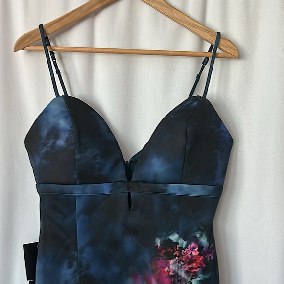 Bebe NWT Amanda Print Dark Blue Spaghetti Straps Scuba Mini Dress **Sz M**🔥🔥 - Picture 6 of 9